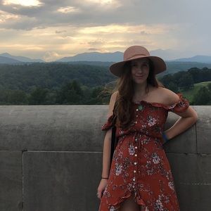 Meet your Posher, Caitey